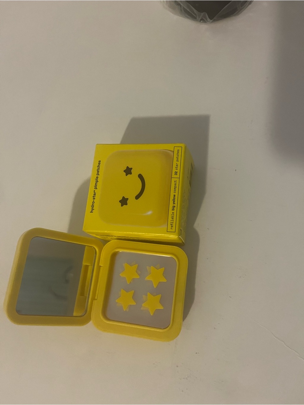 Yellow Star Patch Compact Case - Cute Smiley Design